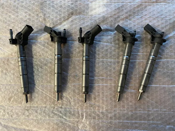 INYECTOR MERCEDES W212 W213 W207 A642 A6420701187 image 2