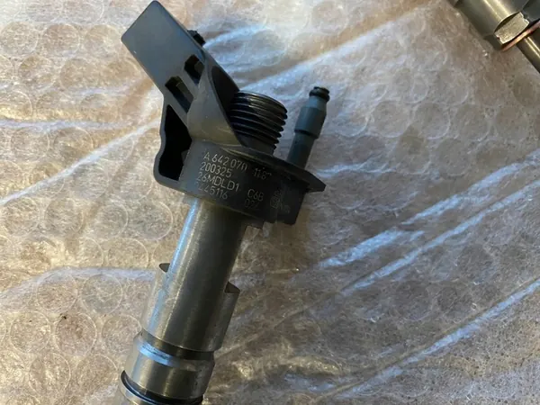 INYECTOR MERCEDES W212 W213 W207 A642 A6420701187 image 5