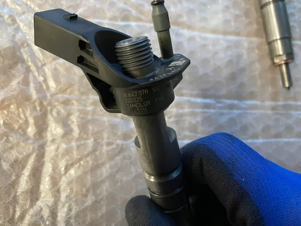 INYECTOR MERCEDES W212 W213 W207 A642 A6420701187 image 8