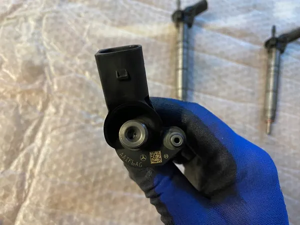 INYECTOR MERCEDES W212 W213 W207 A642 A6420701187 image 9