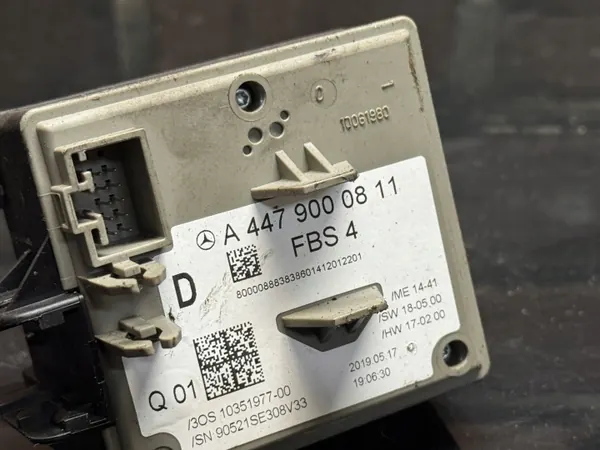 Mercedes W447 stationaire sleutel OEM A4479000811 image 3