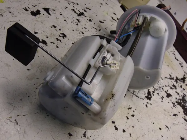 Brandstofpomp Toyota Yaris II 1.0 Benzine Europa image 2