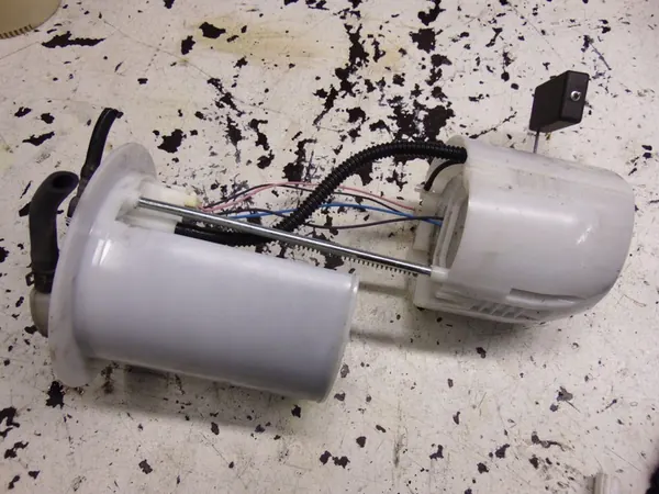 Brandstofpomp Toyota Yaris II 1.0 Benzine Europa image 3