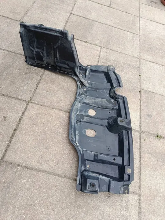 Nedre motorhuvud vänster sida Toyota Yaris III image 4