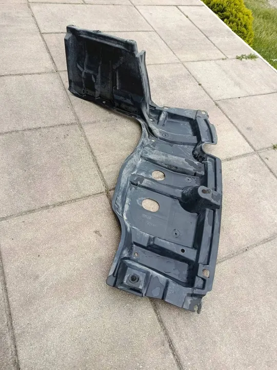 Nedre motorhuvud vänster sida Toyota Yaris III image 5