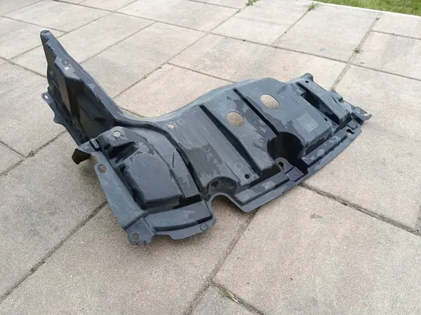 Nedre motorhuvud vänster sida Toyota Yaris III image 8