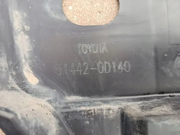 Nedre motorhuvud vänster sida Toyota Yaris III image 9