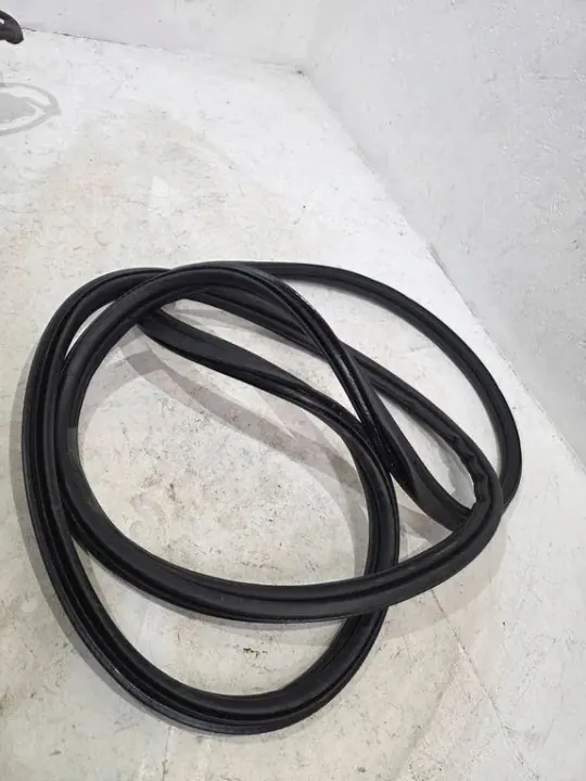 Joint caoutchouc coffre BMW X5 G05 2019 OEM 9854893 image 2