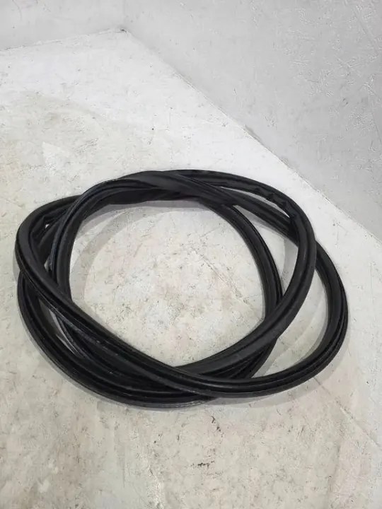 Joint caoutchouc coffre BMW X5 G05 2019 OEM 9854893 image 3