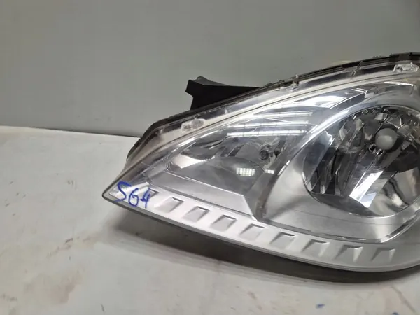 MERCEDES A W169 Linker Voorkant Beschadigde Lamp A1698205761 image 2