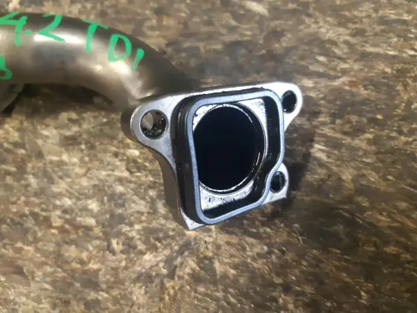 Bomba de aceite Audi Q7 4.2 TDI OEM 057115252E - Usado image 3