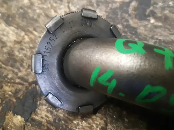 Bomba de aceite Audi Q7 4.2 TDI OEM 057115252E - Usado image 4