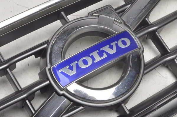 VOLVO S60 II V60 Grill 30795039 31290594 image 3