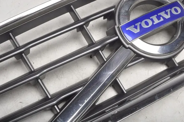 VOLVO S60 II V60 Grill 30795039 31290594 image 4