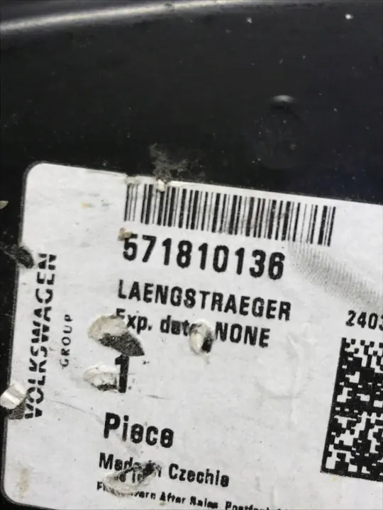 VW Tiguan MK3 Övre höger framklädsel OEM 571810136 image 5