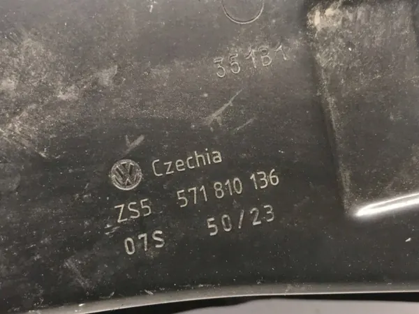 VW Tiguan MK3 Övre höger framklädsel OEM 571810136 image 8