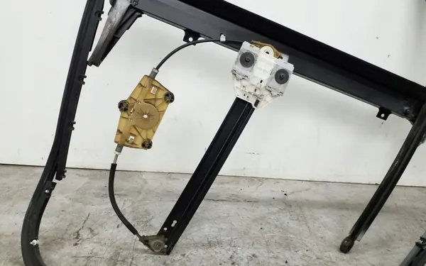 Vasemman takaluukun ikkunakehys Audi A6 S6 C6 2007 image 4