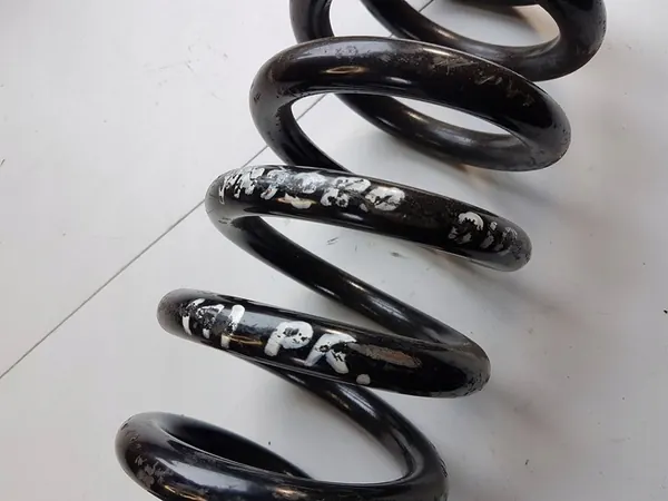 2000 Mitsubishi Pajero Framfjäder MR510428 image 3