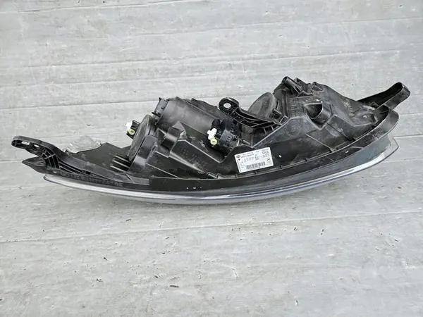 Oikea ajovalaisin Renault Kadjar 15-18 260105845R image 2