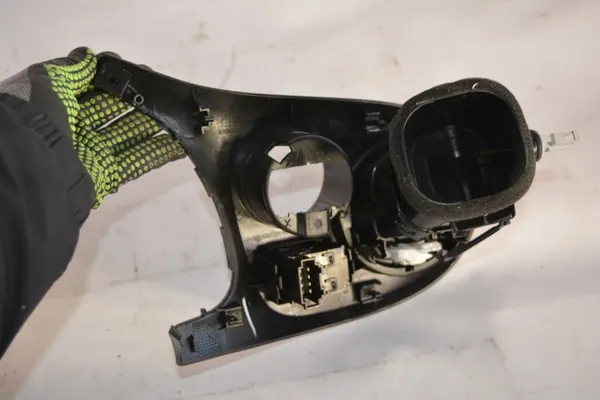 VW New Beetle Mittariston Koriste OEM 5C1858366 - Käytetty image 3
