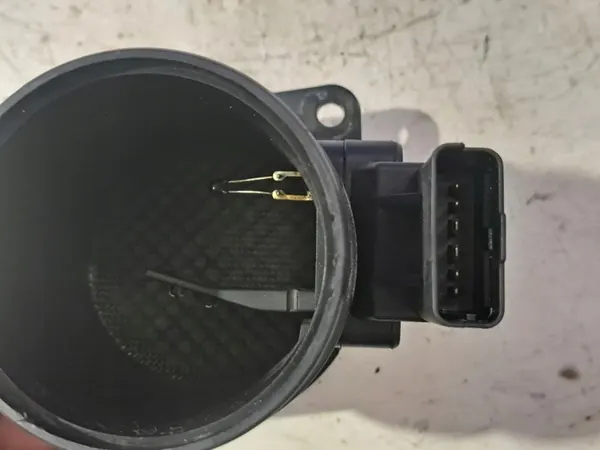 Luftmassenmesser Volvo V40 Estate 1.9L 2004 OEM 30887504 image 4