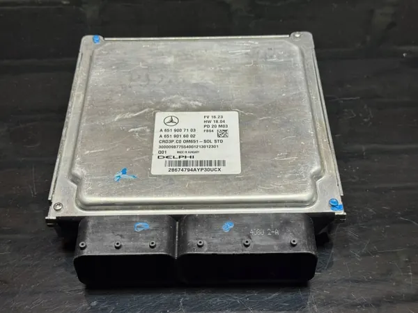 Mercedes CRD3P.C0 ECU A6519016002 - Käytetty image 2