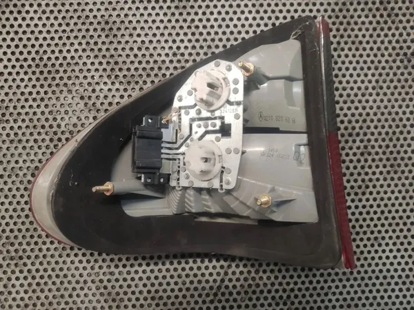 Rechter Achterlicht Mercedes W210 A2108206864 image 2