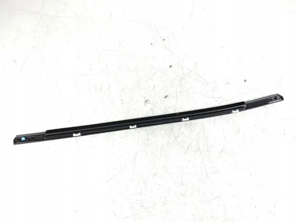 Hyundai Kona II takaikkunan tiiviste OEM 83220J9000 image 3