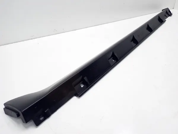 OEM C10010054 Oikea kynnyssuoja Subaru XV:lle image 3