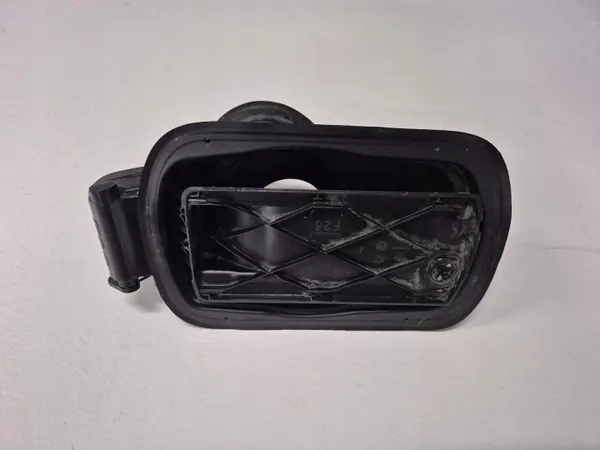 BMW X4 F26 Polttoainelippa OEM 7370263 - Käytetty image 2