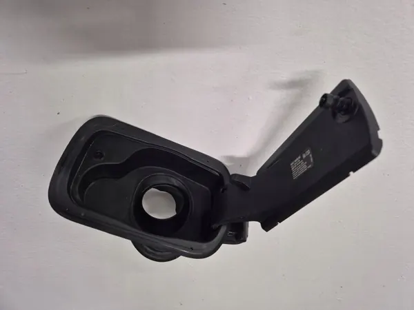 BMW X4 F26 Polttoainelippa OEM 7370263 - Käytetty image 3