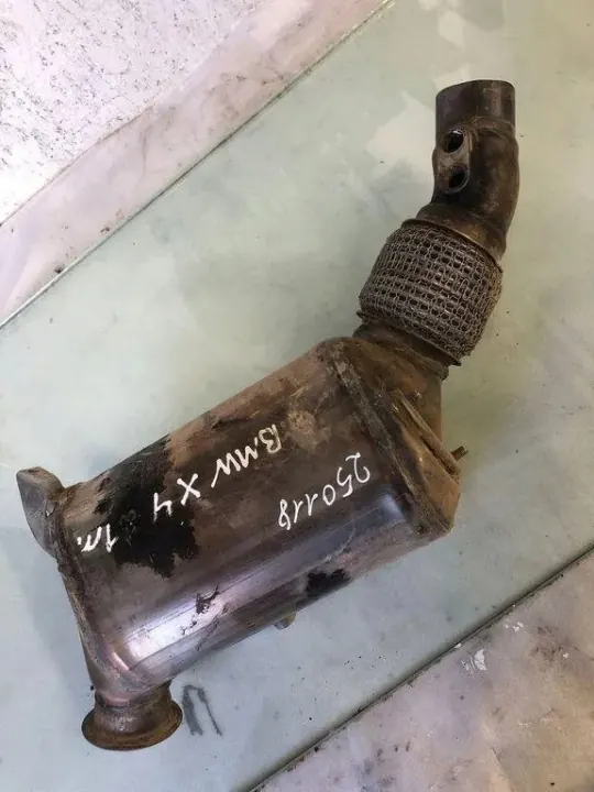Catalyseur BMW d'occasion OEM 18945311 image 2