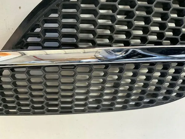 Nissan Almera N16 Grille Left OE 62320BN700 image 4