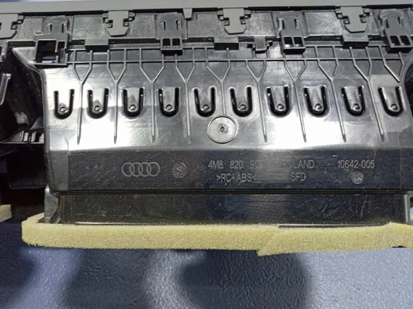 Grelha Audi OE OEM Ambit-985820- Estado Usado image 5