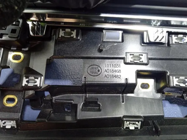 Grelha Audi OE OEM Ambit-985820- Estado Usado image 6