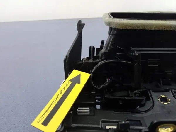 Grelha Audi OE OEM Ambit-985820- Estado Usado image 7