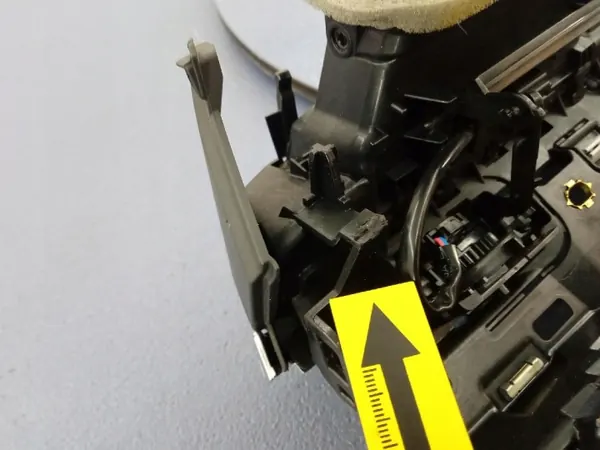 Grelha Audi OE OEM Ambit-985820- Estado Usado image 8