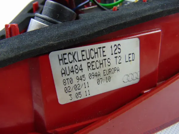 Luz trasera LED derecha AUDI A5 8T0945094A image 6