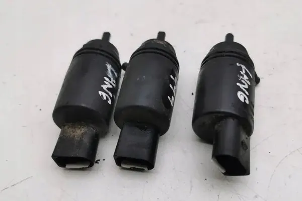 Ruitensproeierpomp BMW 5 (E39) 2.5L Diesel image 3