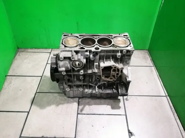 Motorblock nedre del 1.6 BSE 06B103019AK - Begagnad image 2