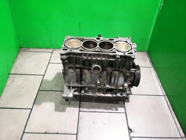 Motorblock nedre del 1.6 BSE 06B103019AK - Begagnad image 3