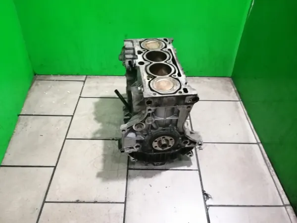 Motorblock nedre del 1.6 BSE 06B103019AK - Begagnad image 4