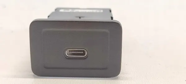 Mercedes USB-Steckdose OEM A2478208602 - Gebraucht image 2