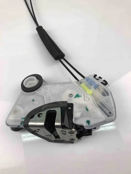 Vänster Framdörrslås Toyota Corolla 2019 OEM 6903002380 image 3