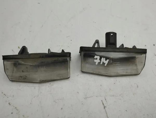 Toyota C-HR 2017 Bakre Registreringsskyltsljus OEM AMD115190 image 2