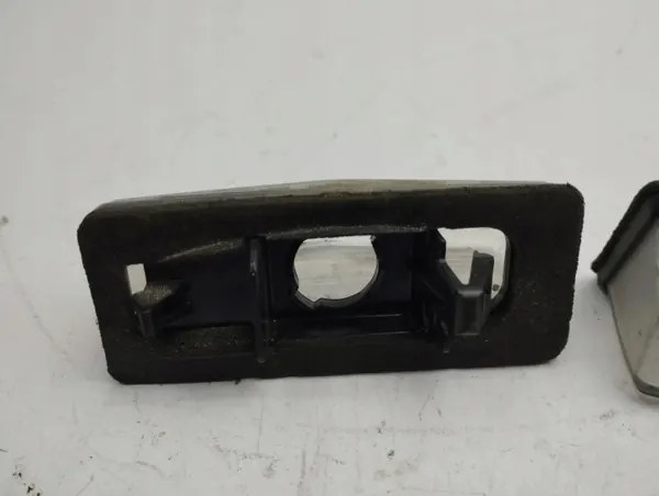 Toyota C-HR 2017 Bakre Registreringsskyltsljus OEM AMD115190 image 3