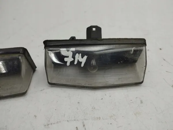 Toyota C-HR 2017 Bakre Registreringsskyltsljus OEM AMD115190 image 4