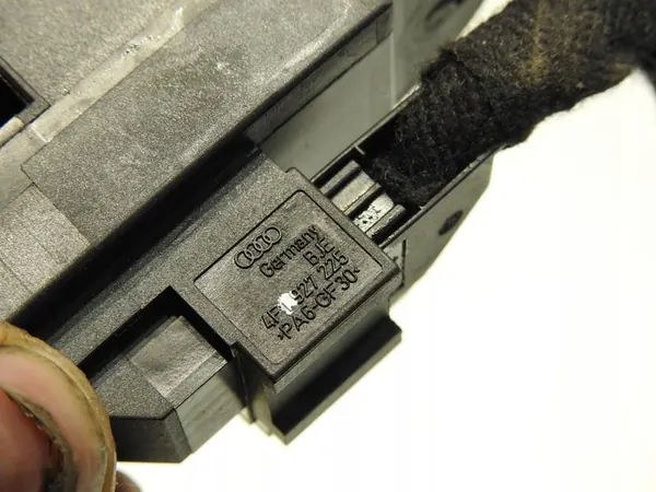 Botón de Freno de Mano Audi A6 C6 4F1927225 PA6-GF30 image 6