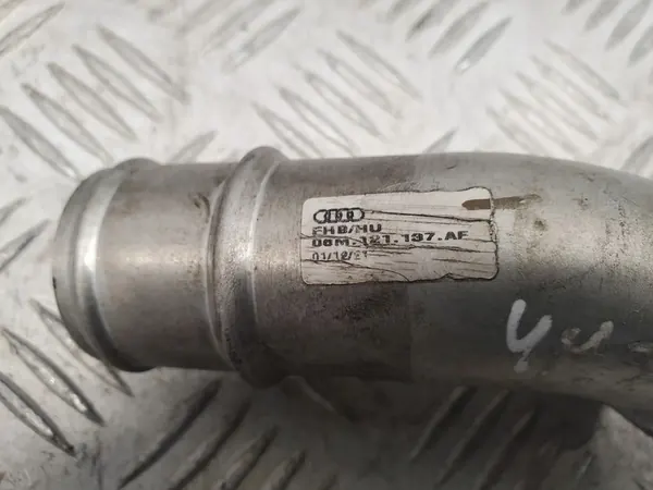 Audi Q7 4M Vesijäähdytyslinjat 06M121137AF image 2