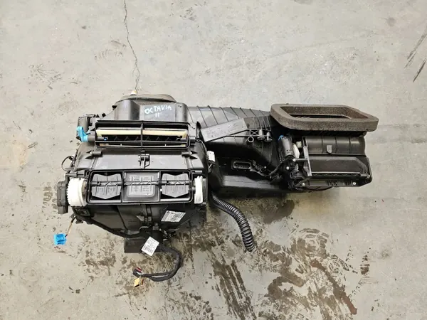 Skoda Octavia II Värme OEM 1Z1820003EH Begagnad image 2